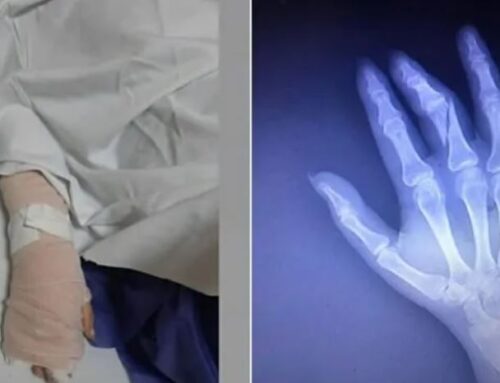 Vrouwelijke journaliste in elkaar geslagen omdat ze weigerde interviews met vaccinanten te verwijderen